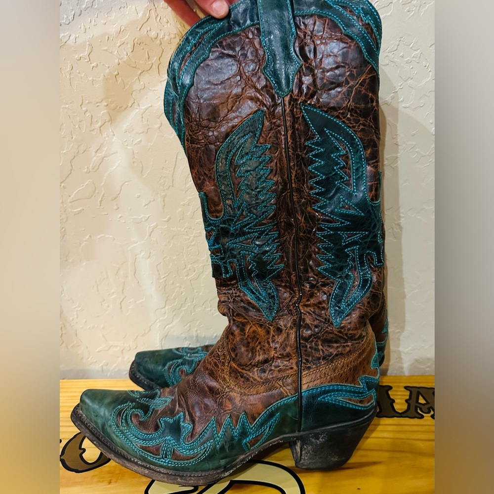 Beautiful brown & turquoise western boots !
